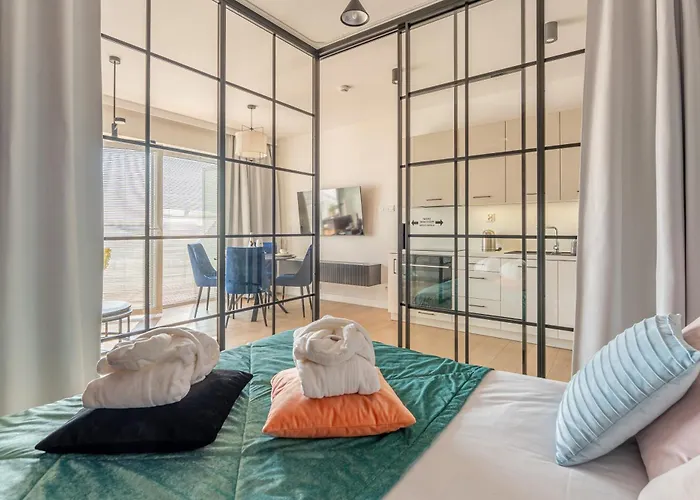 Lighthouse - Polanki Aqua - Hit Колобжег